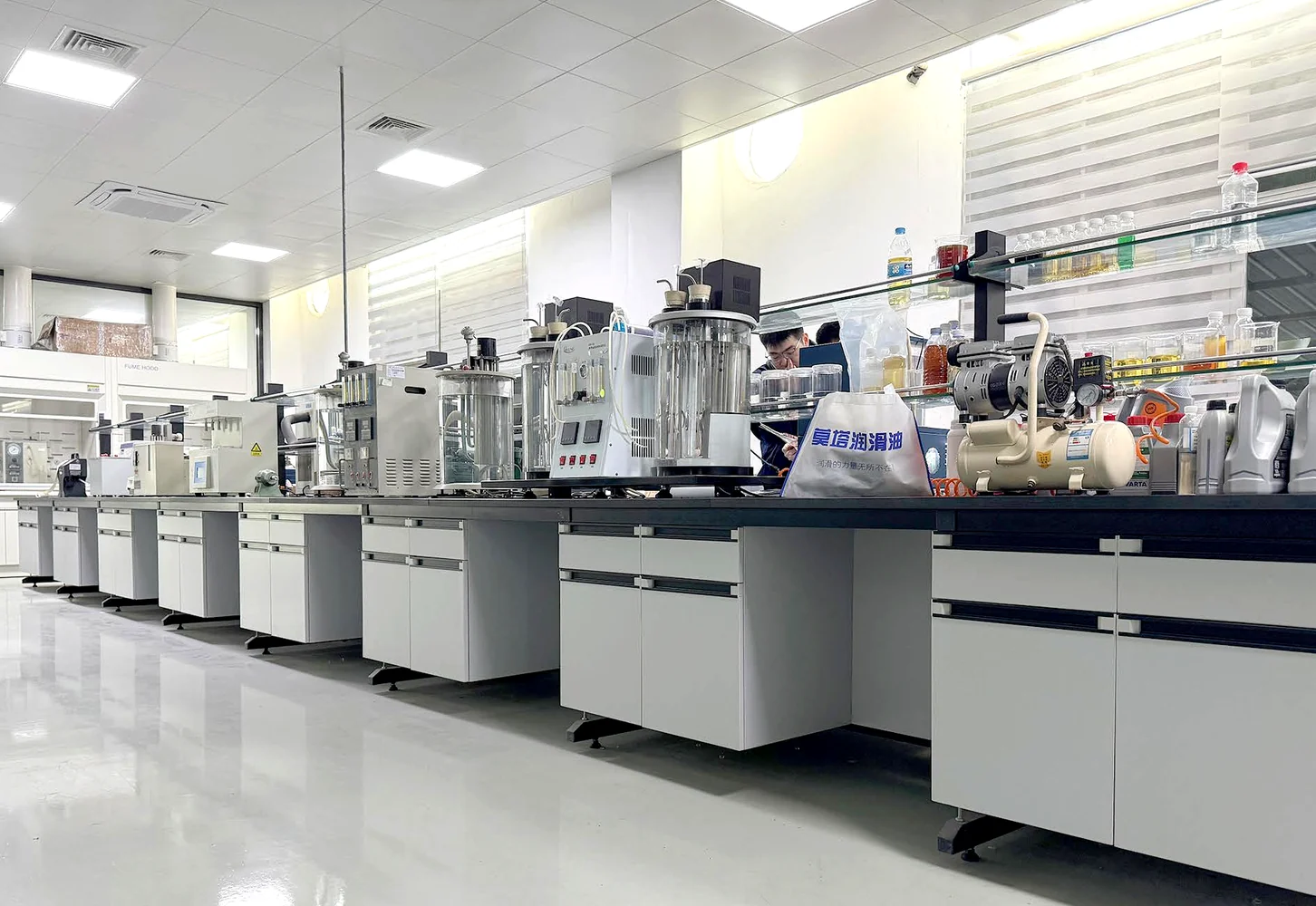 Laboratory test bench for lubricant quality review